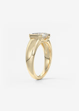 The Lunette | E.W. Emerald