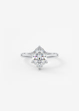 The Bloom Royale | Oval