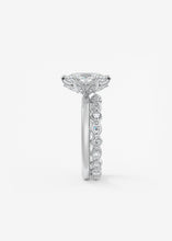 The Bloom Royale | Oval