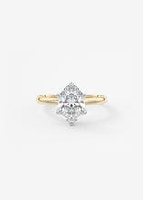 The Bloom Royale | Oval