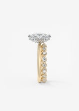 The Bloom Royale | Oval