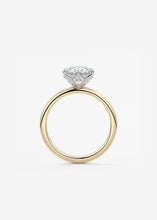 The Bloom Royale | Oval