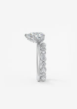 The Bloom Royale | Pear