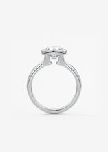The Venetian | Round