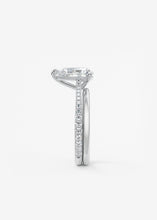 The Cathedral Pavé | Pear