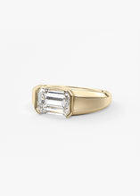The Lunette Edge | E.W. Emerald