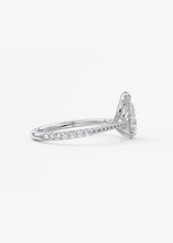 Cathedral Royale Pavé | Pear