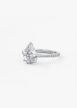 Cathedral Royale Pavé | Pear