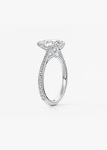 Cathedral Royale Pavé | Pear