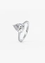 Cathedral Royale Pavé | Pear