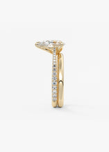 Cathedral Royale Pavé | Pear