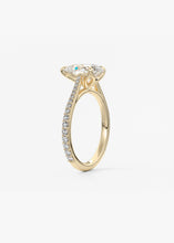 Cathedral Royale Pavé | Pear