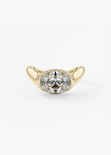 The Ray | Oval