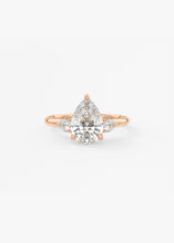 Royale Three Stone | Pears