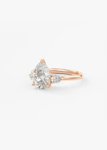 Royale Three Stone | Pears