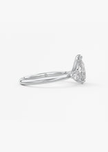 Royale Three Stone | Pears