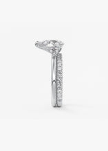 Royale Three Stone | Pears