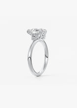 Royale Three Stone | Pears