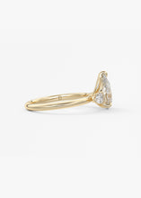 Royale Three Stone | Pears