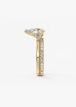 Royale Three Stone | Pears