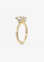 Royale Three Stone | Pears