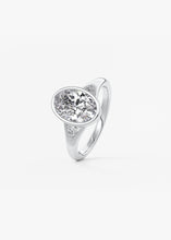 The Symphony Bezel | Oval