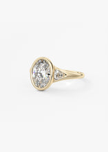 The Symphony Bezel | Oval