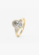 The Symphony Bezel | Oval