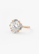 The Marguerite | Oval & Epaulettes