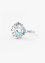 The Marguerite | Oval & Epaulettes