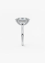 The Marguerite | Oval & Epaulettes