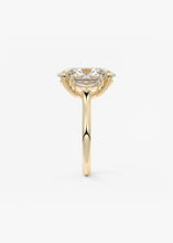 The Marguerite | Oval & Epaulettes