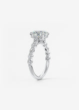 The Chantilly | Oval