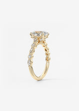The Chantilly | Oval