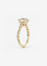 The Chantilly | Round